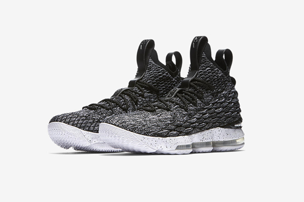 nike lebron 15 donna prezzo