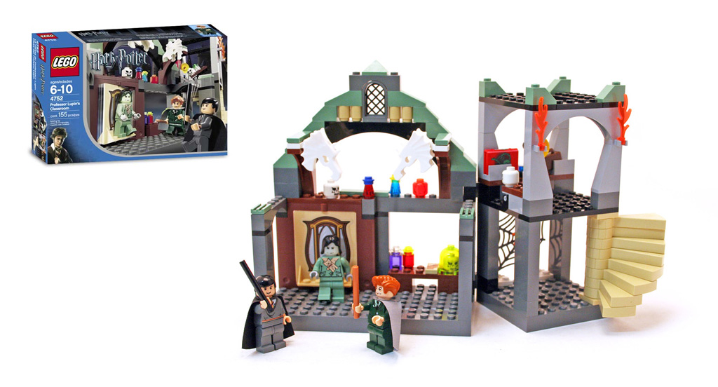 LEGO 4752 Harry Potter Professor Lupin's Classroom